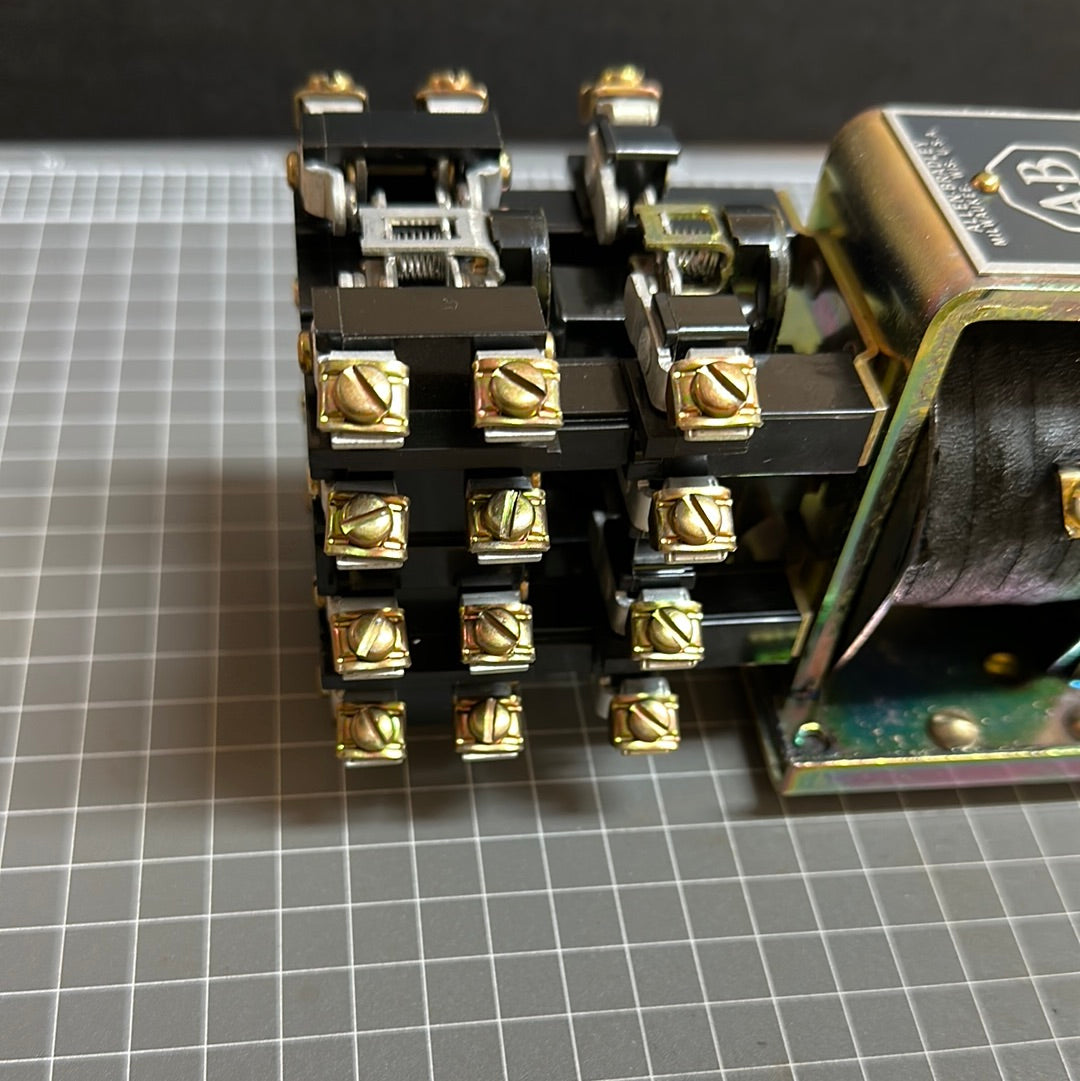 Allen-Bradley 200-EXL840Z2 Bulletin 200 DC Control Relay