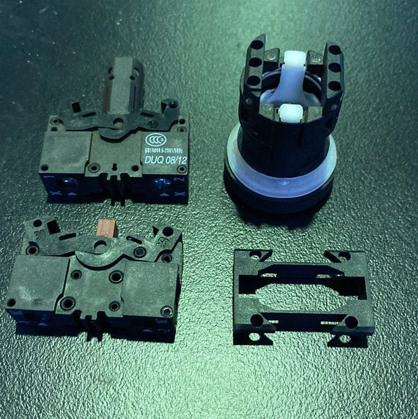 Siemens 3SB3 246-0AA21 Push Button, Illuminated, RED