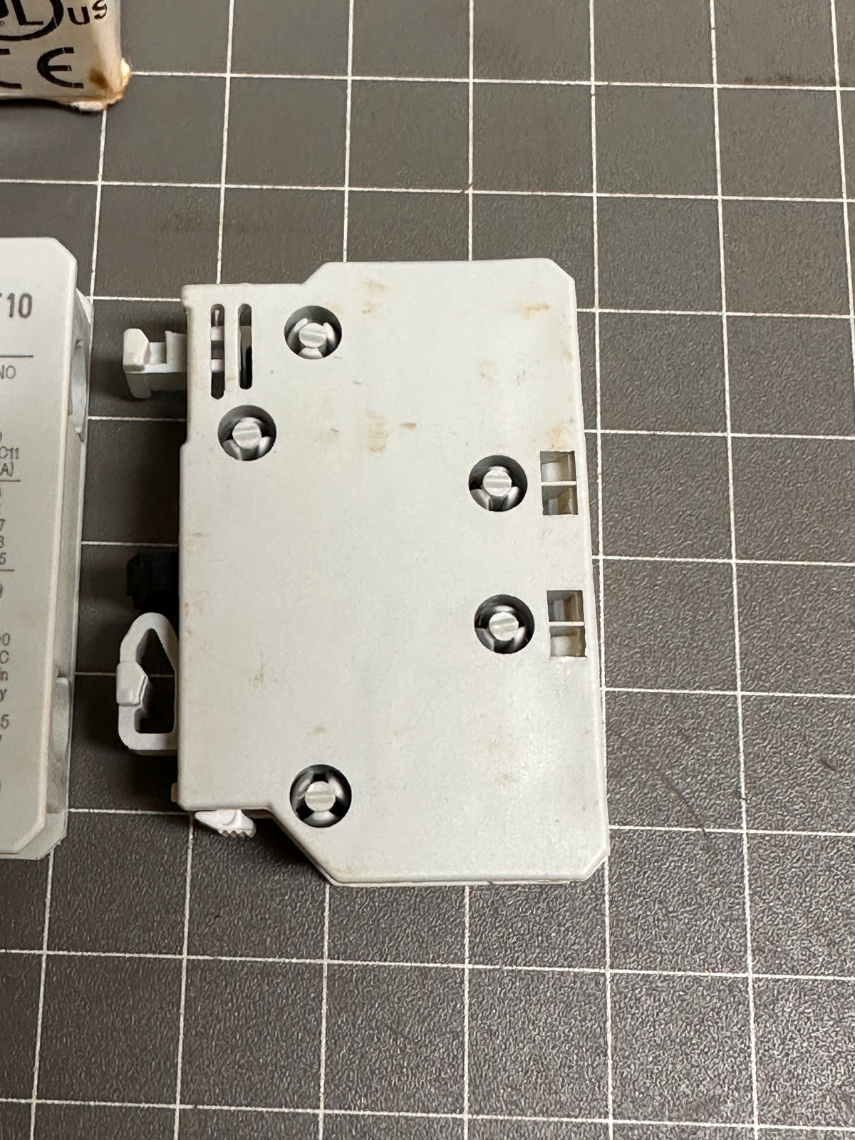 GE BCLF10 Front-Mount Auxiliary Contact Blocks – 1NO, Box of 6