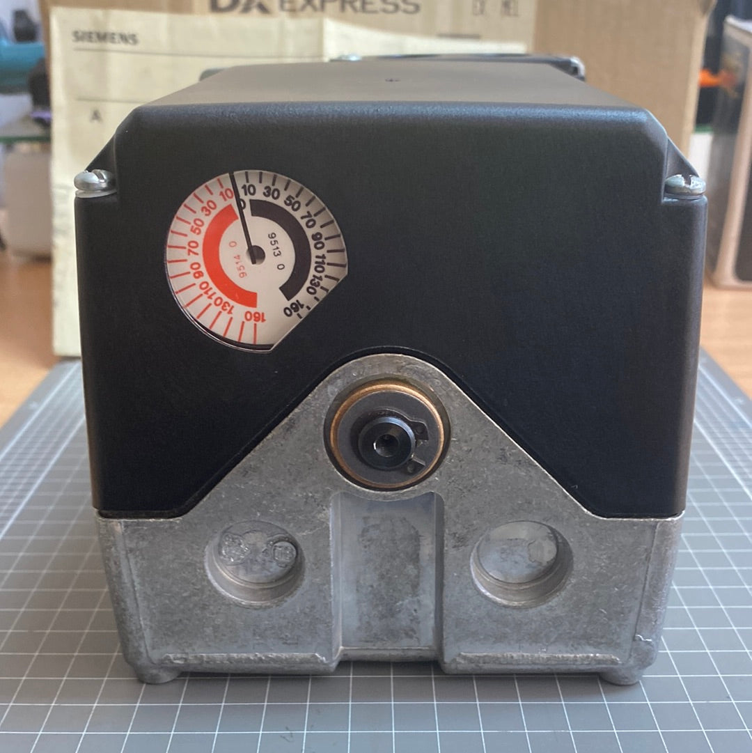 SIEMENS / LANDIS & GYR Air Damper Actuator  SQM50.480A1 c/w 10mm Drive Shaft + Potentiometer + Analog Input Module