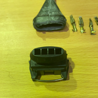 4 Pin Connector + Boot (Black Rubber) BK401
