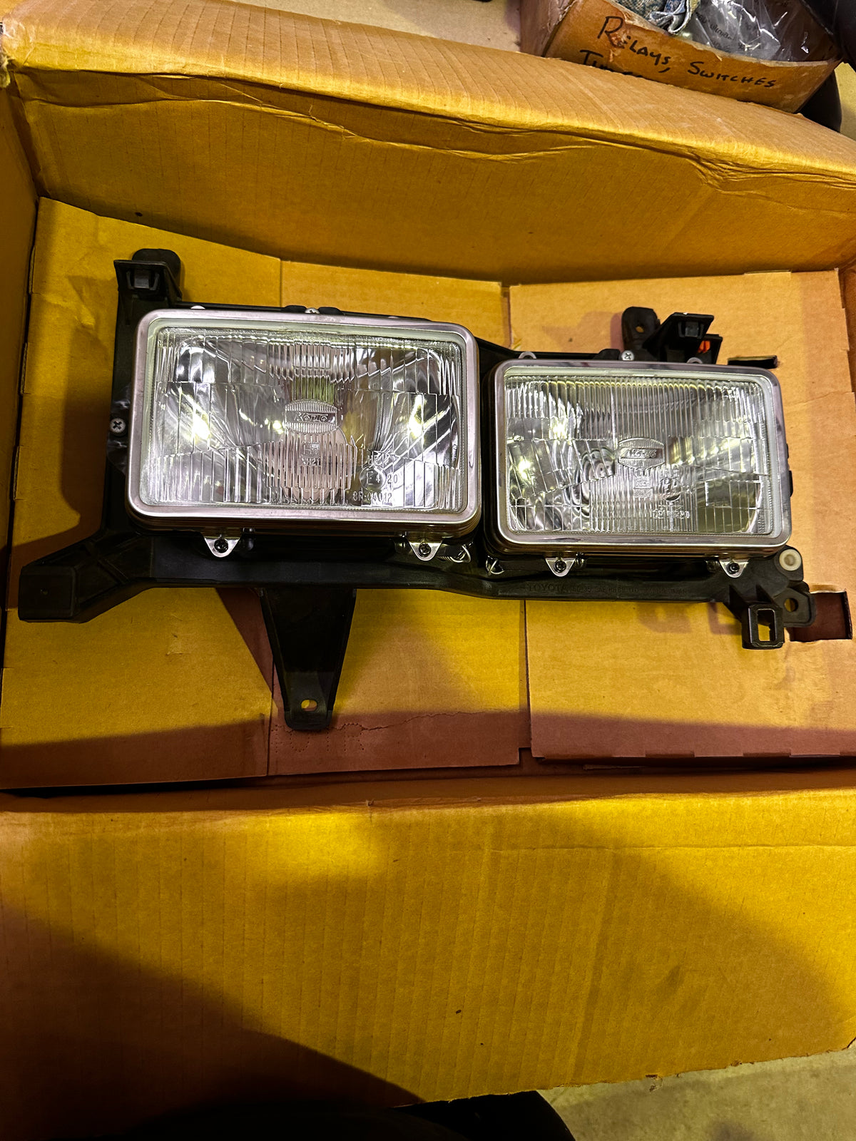 Toyota 81150-60321 Left-Hand Headlamp Assembly