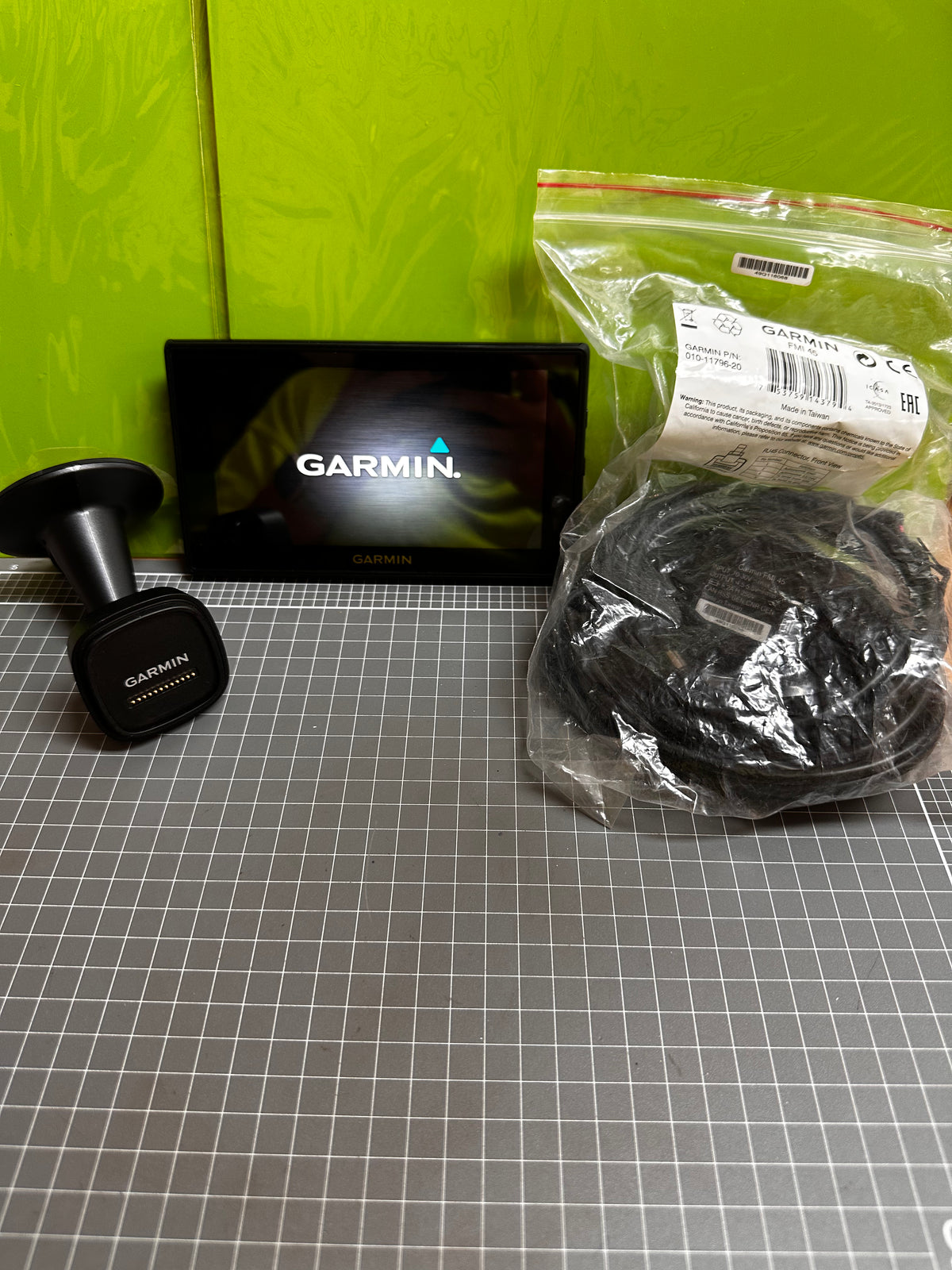 Garmin Fleet 670 GPS Bundle — Minor Markings