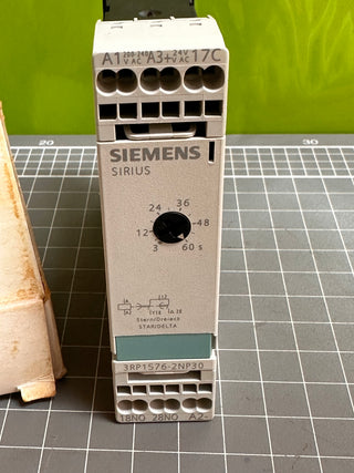Siemens Sirius 3RP1576-2NP30 Timing Relay
