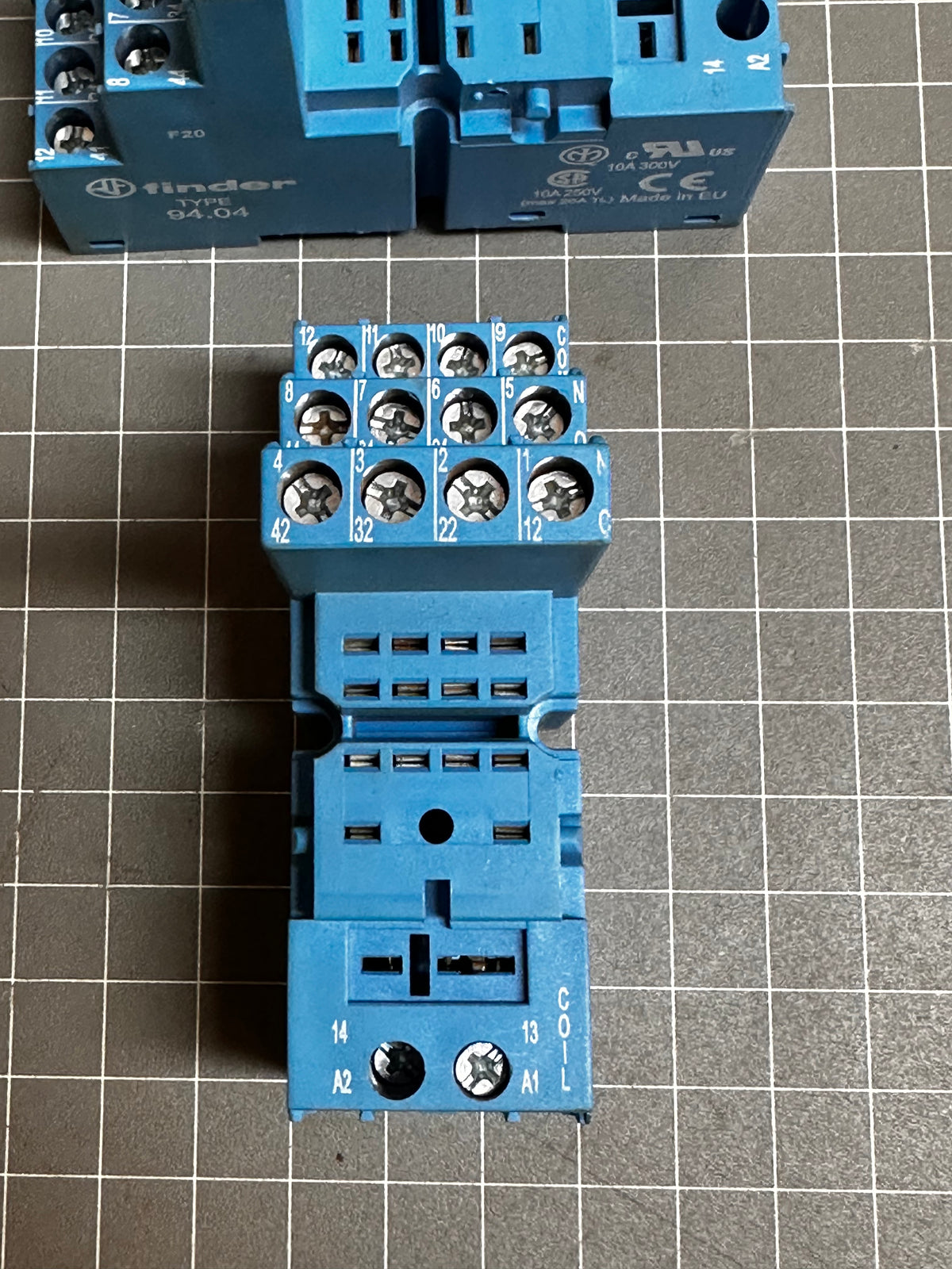 FINDER 94.04 Relay Socket