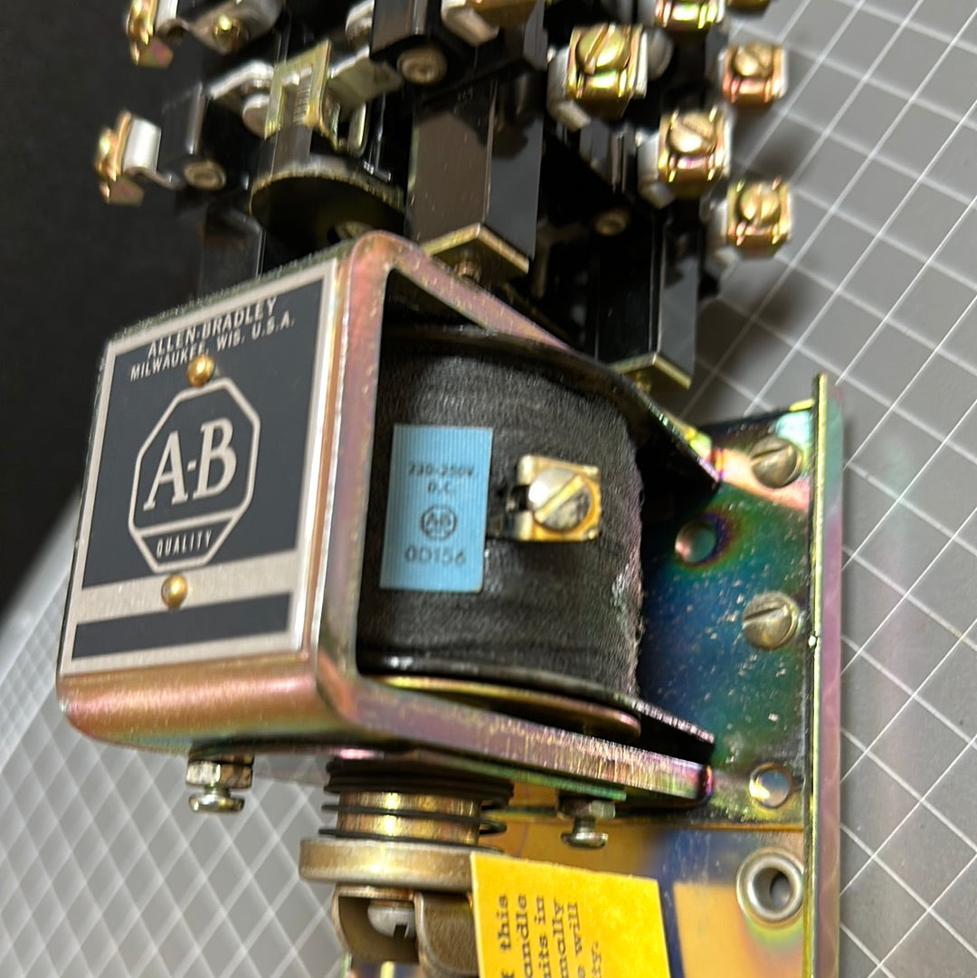 Allen-Bradley 200-EXL840Z2 Bulletin 200 DC Control Relay