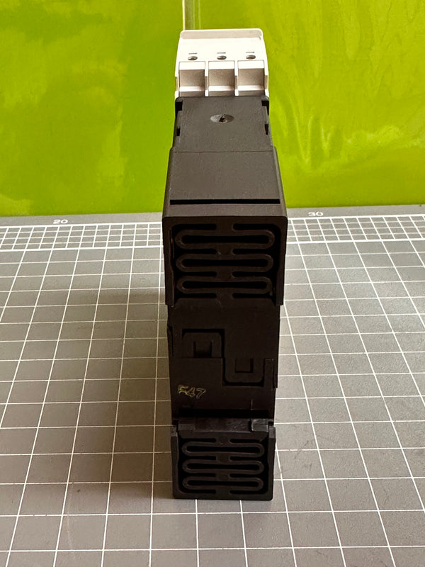 Siemens Sirius 3RP1576-2NP30 Timing Relay