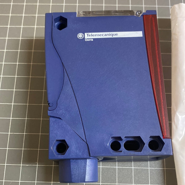Telemecanique XUX0ARCTT16T Photoelectric Sensor Transmitter 016832 24-240V AC/DC