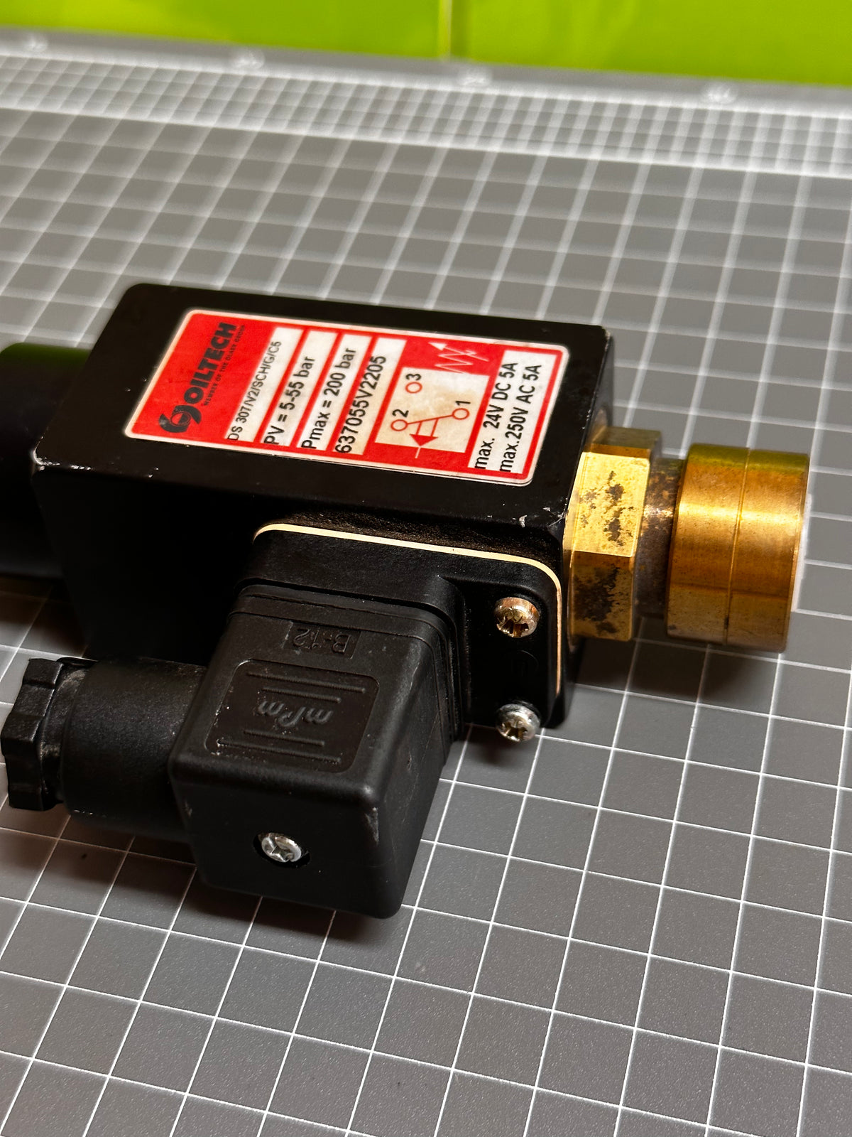 637055V2205 Type: DS307/V2/SCH/G/C5 Pressure Switch