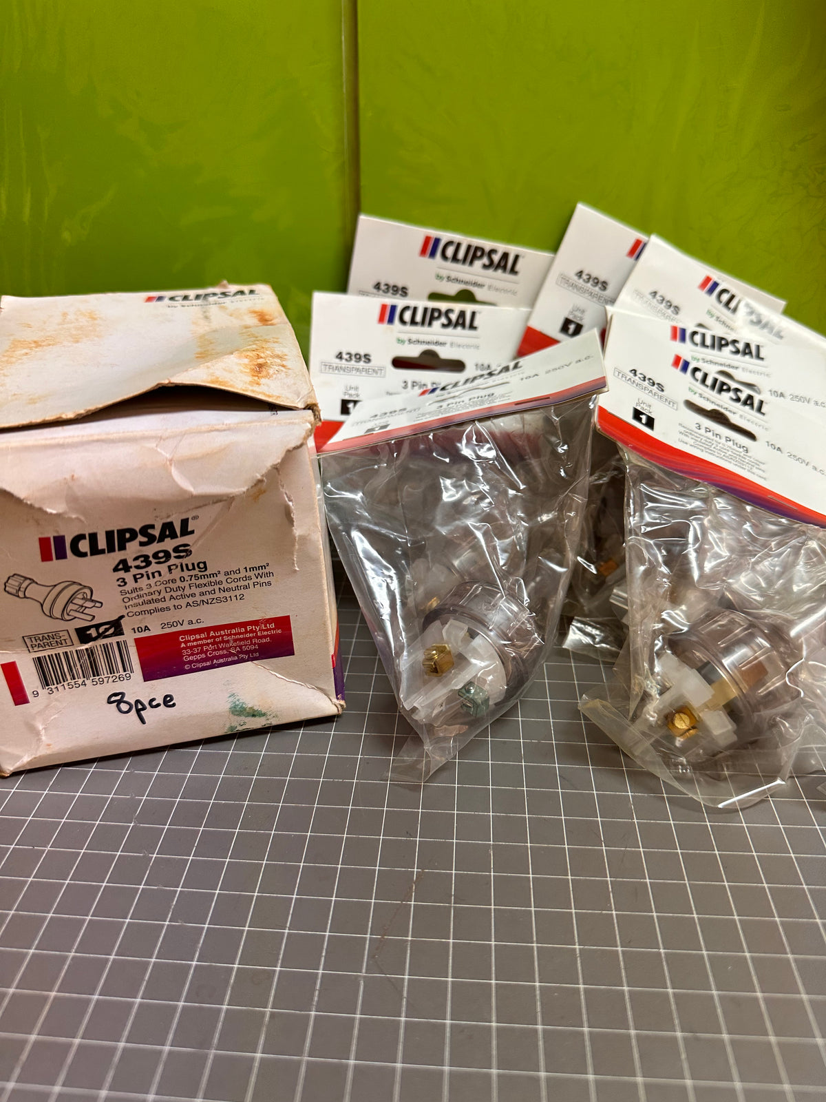 Clipsal 439S TR Standard Series Straight 3-Pin Plug — Box of 8