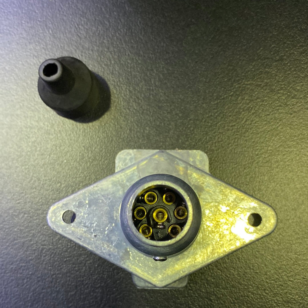 OEX ACX2791 7-Pin Small Round Metal Trailer Socket
