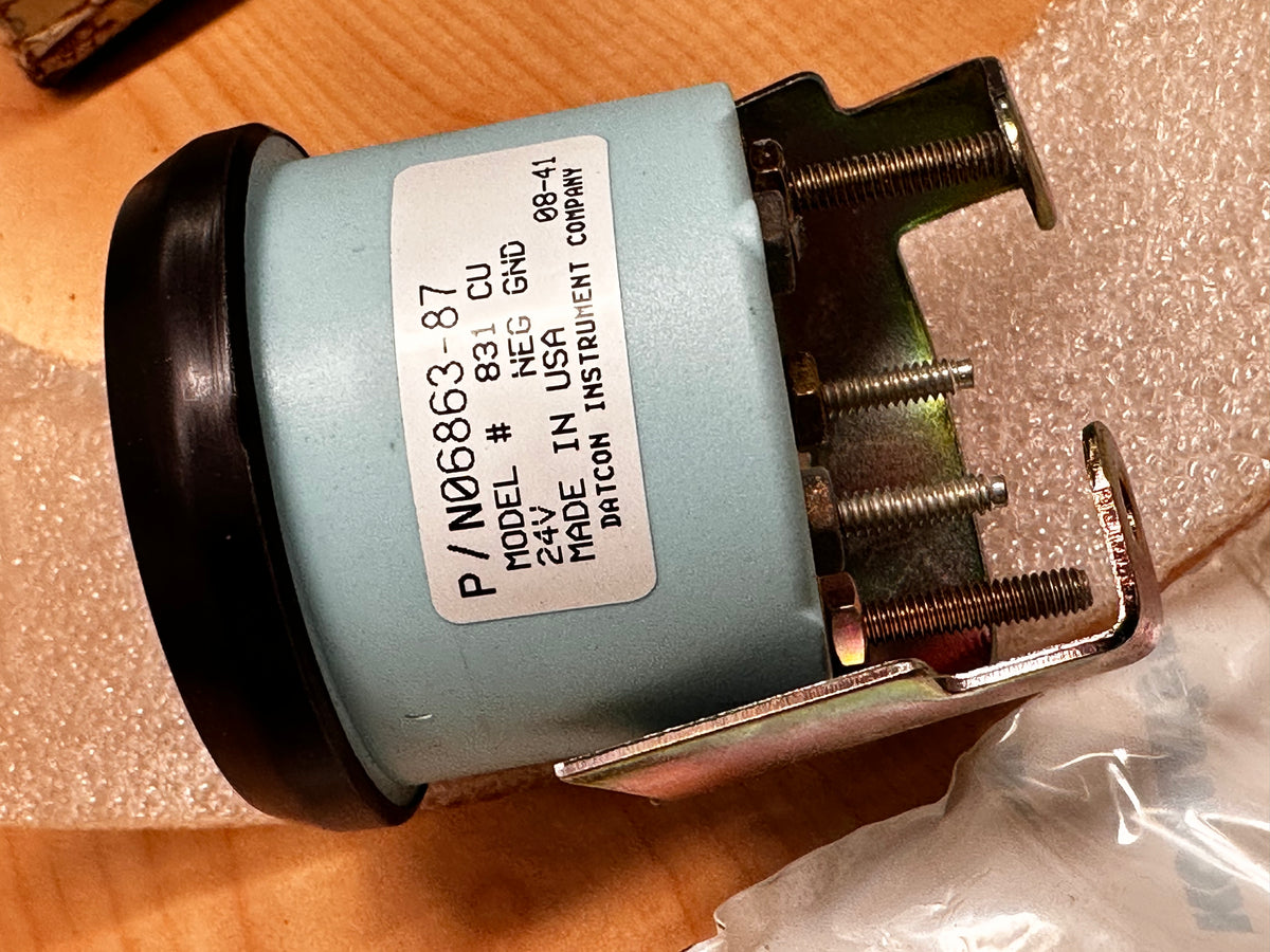 KOMATSU PB6927 Voltmeter