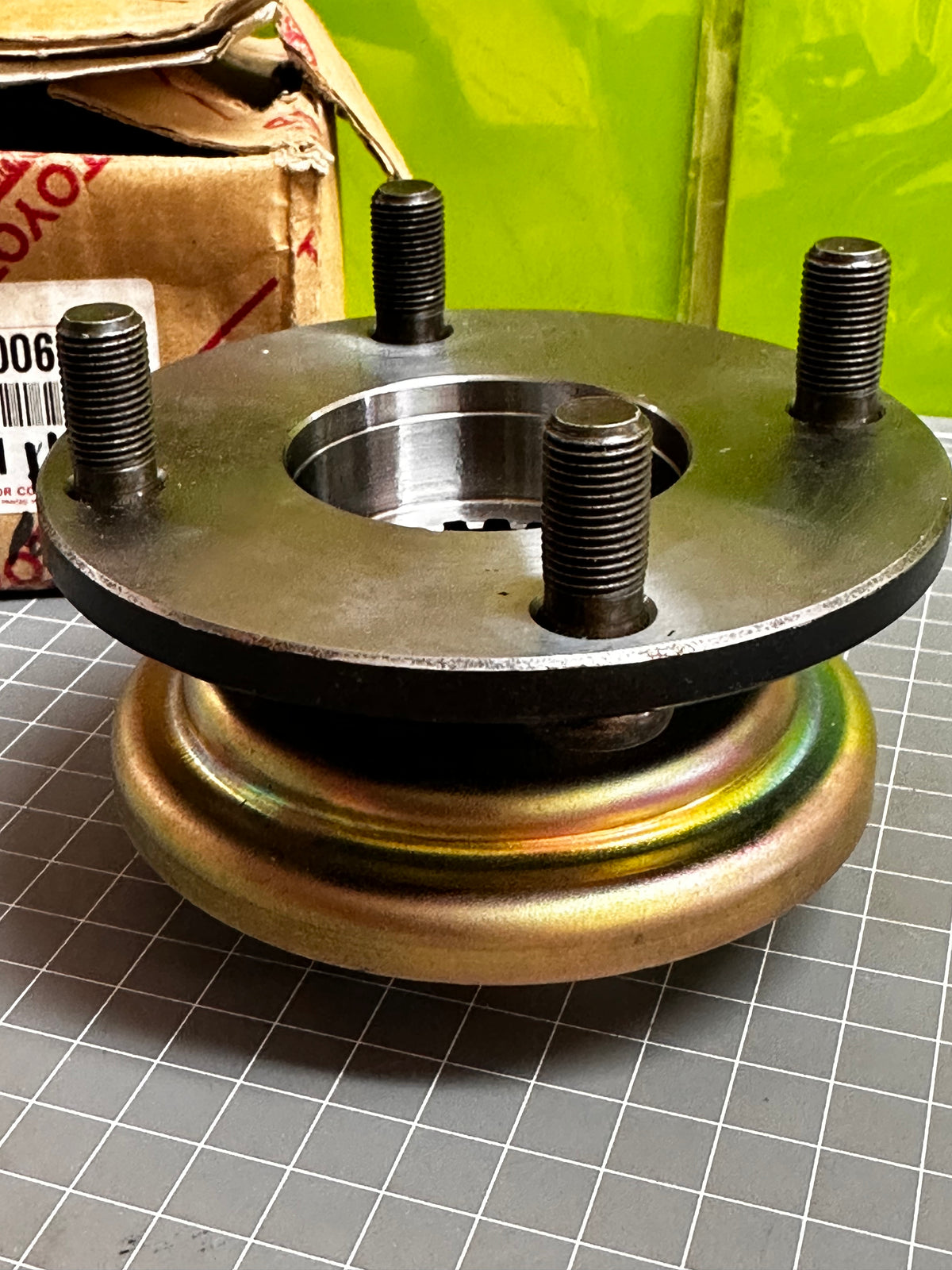 TOYOTA 33309-60060 Transfer Case Front Output Flange