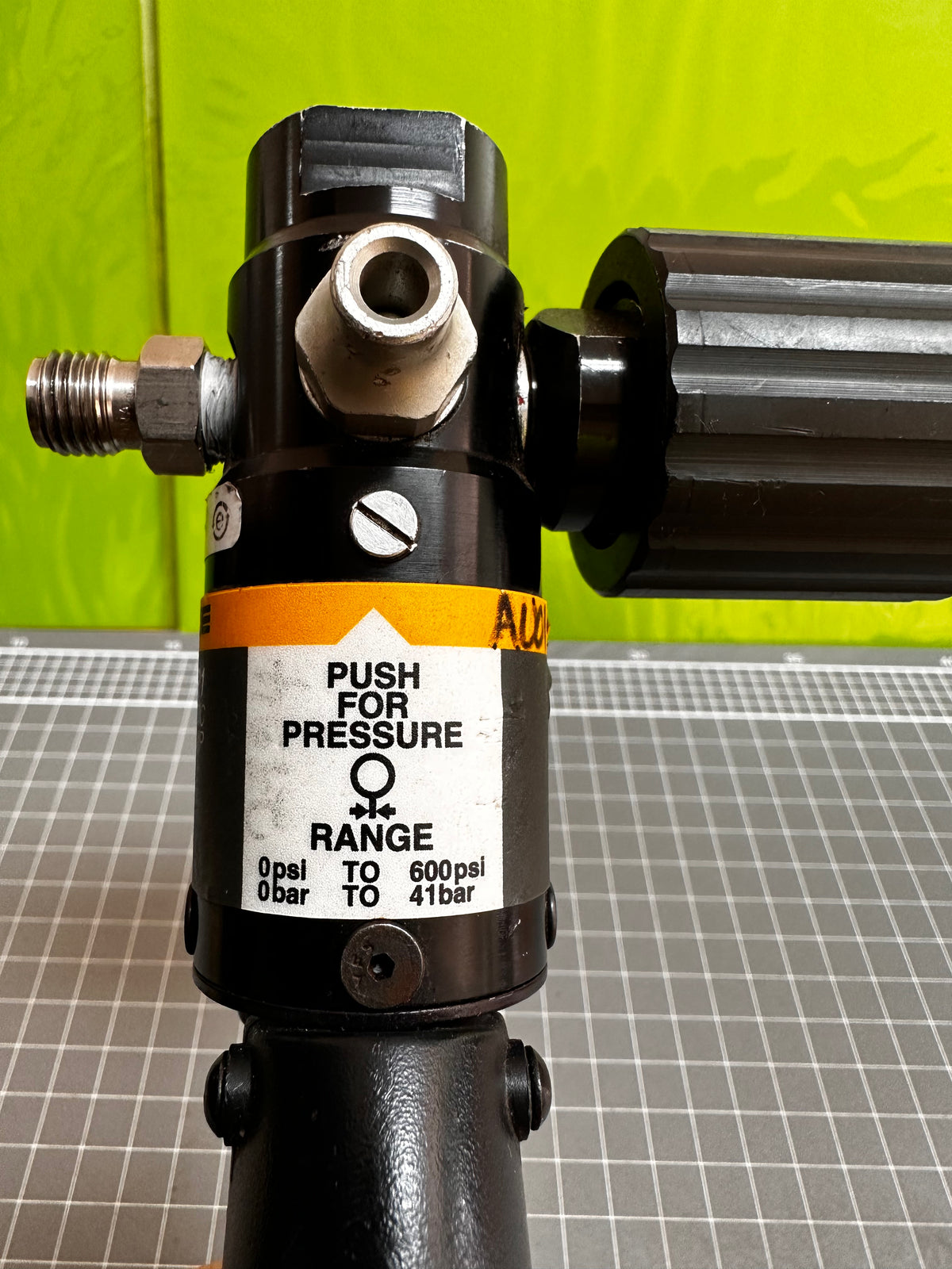 Fluke 700PTP1 Pneumatic Test Pump — Appears Used