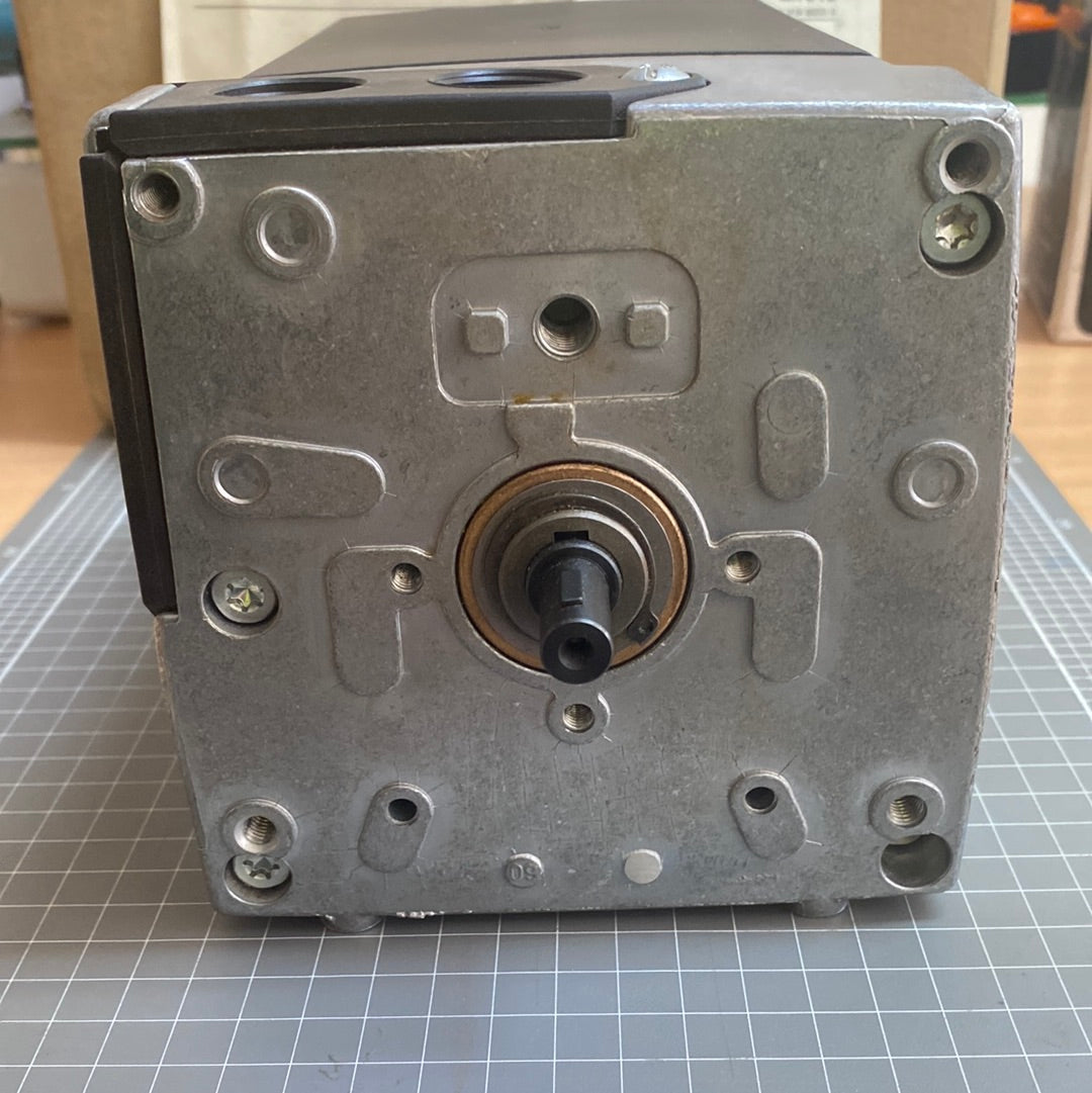 SIEMENS / LANDIS & GYR Air Damper Actuator  SQM50.480A1 c/w 10mm Drive Shaft + Potentiometer + Analog Input Module