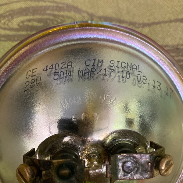 Caterpillar CAT 7G-9319 24-Volt 50-Watt Sealed Beam Spot Lamp, Yellow Lens