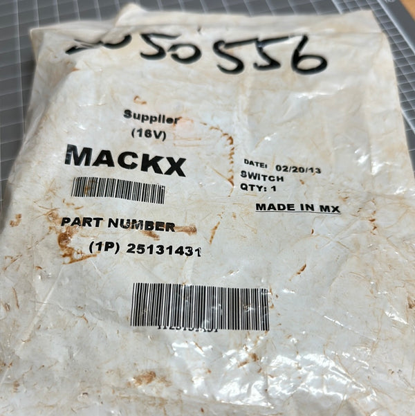 MACKX (1P) 25131431 Switch, Binary Pressure, A/C