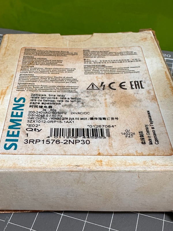 Siemens Sirius 3RP1576-2NP30 Timing Relay