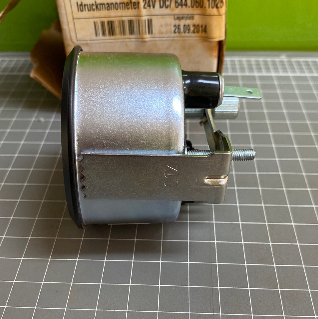 644 060 1026 24V Engine Oil Pressure Gauge, 10 Bar, 60mm   M10014439