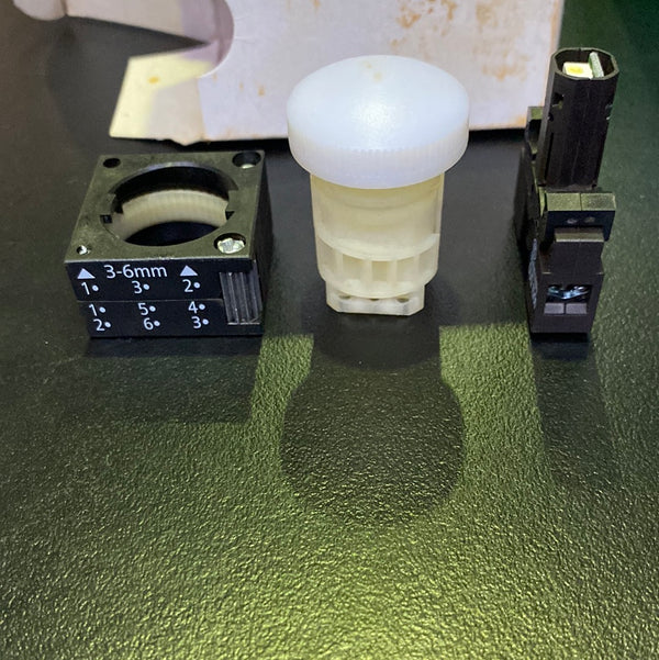 SIEMENS 3SB3 244-6BA60 22MM PLASTIC ROUND COMPLETE UNIT COMBINATION Indicator Light