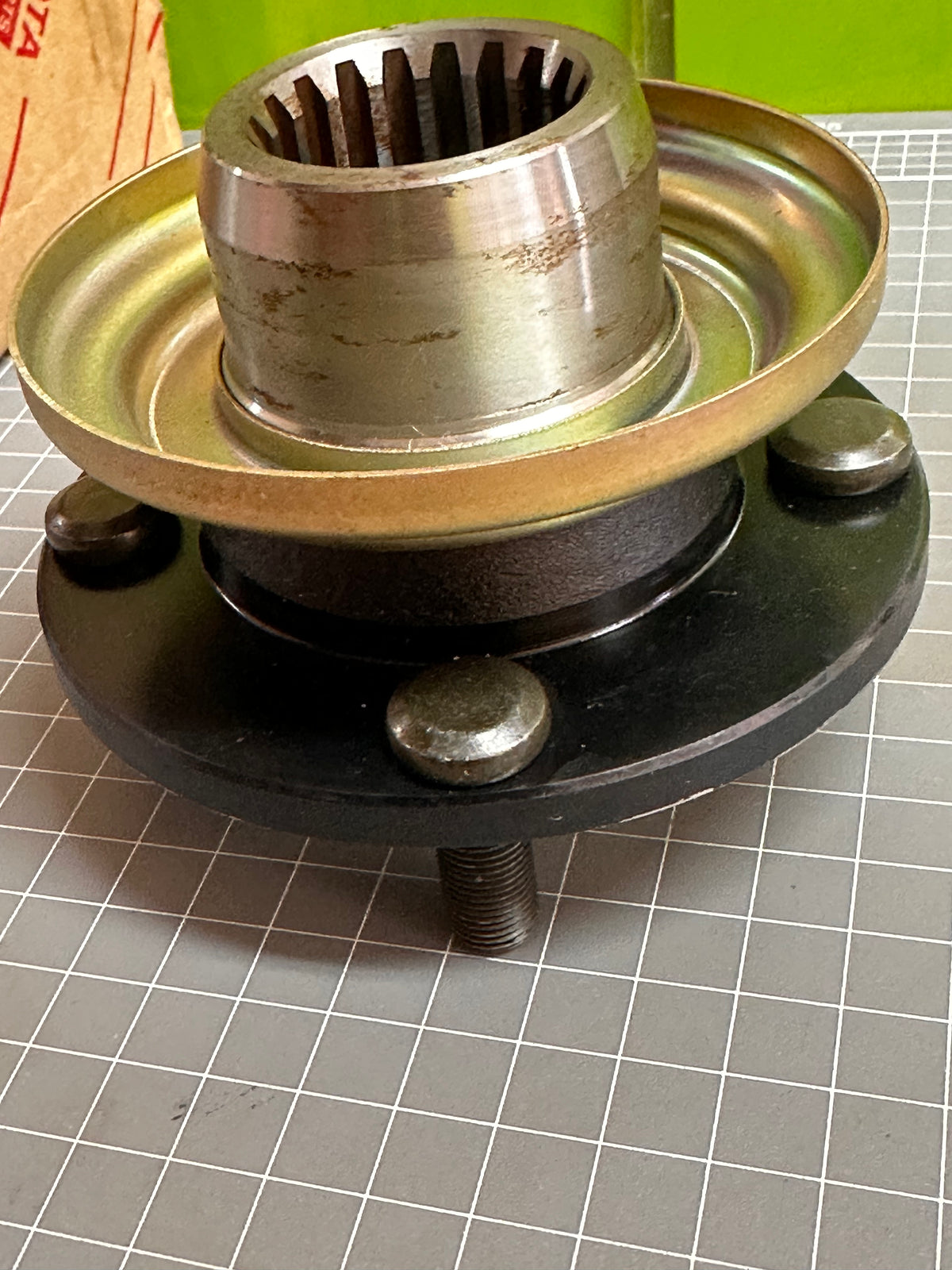 TOYOTA 33309-60060 Transfer Case Front Output Flange