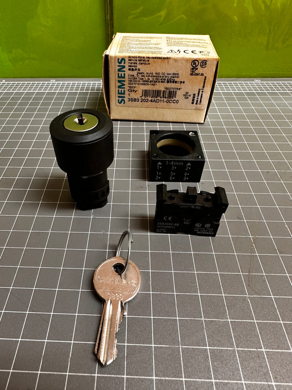 SIEMENS 3SB3 202-4AD11-0CC0 Key Operated Selector Switch