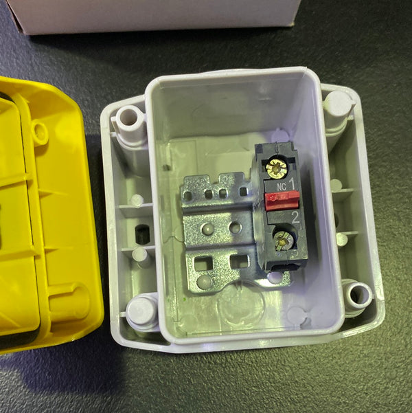 QVEE TMS01 Plastic Emergency Stop Switch
