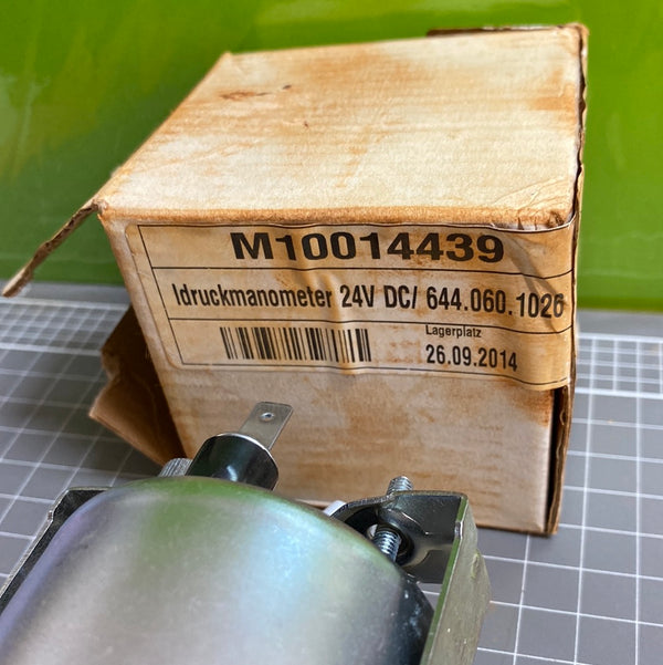 Motometer Oil Pressure Gauge, 10 Bar, 24V, 52mm   644.060.1026