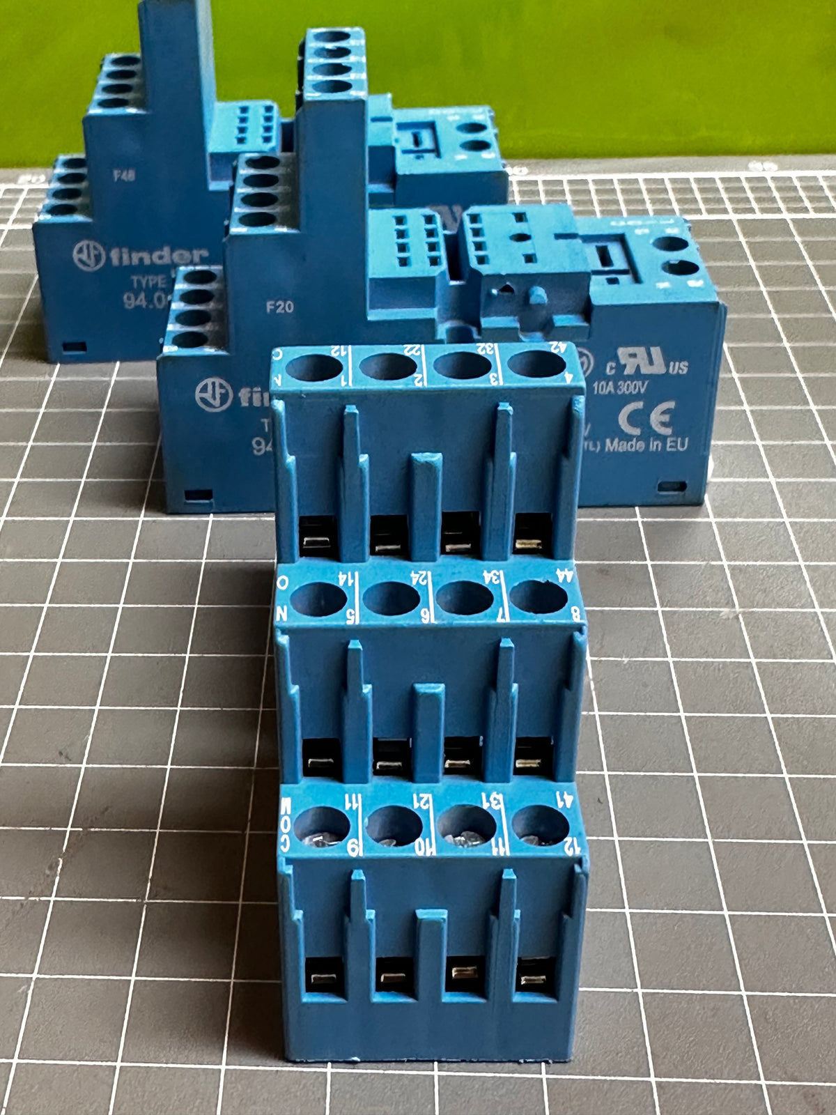 FINDER 94.04 Relay Socket
