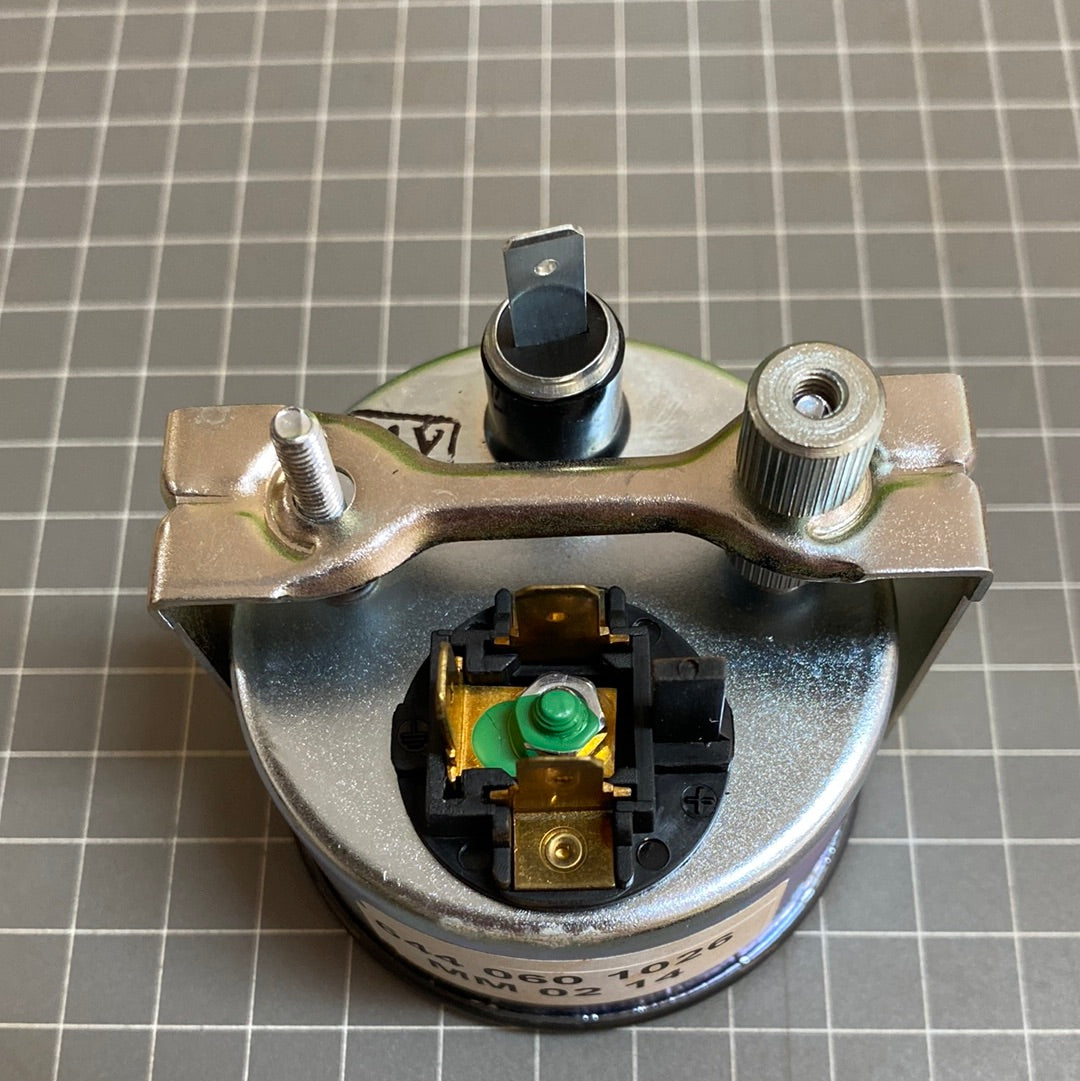 644 060 1026 24V Engine Oil Pressure Gauge, 10 Bar, 60mm   M10014439