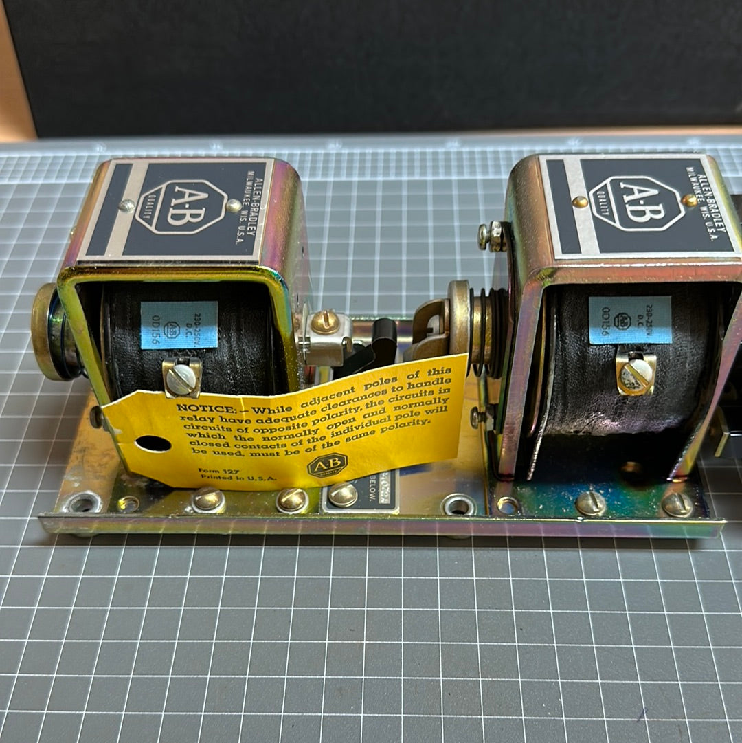 Allen-Bradley 200-EXL840Z2 Bulletin 200 DC Control Relay