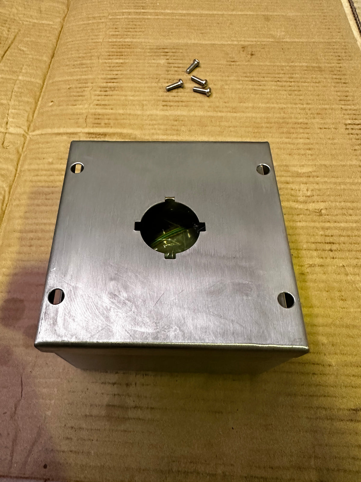 Eaton Cutler-Hammer XBS130 Single 30 mm Pushbutton Enclosure