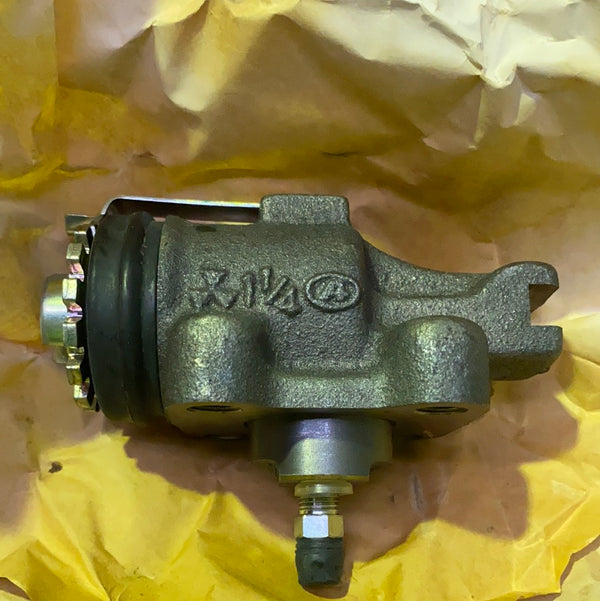 MITSUBISHI FUSO WHEEL BRAKE CYLINDER ASSY MC869358