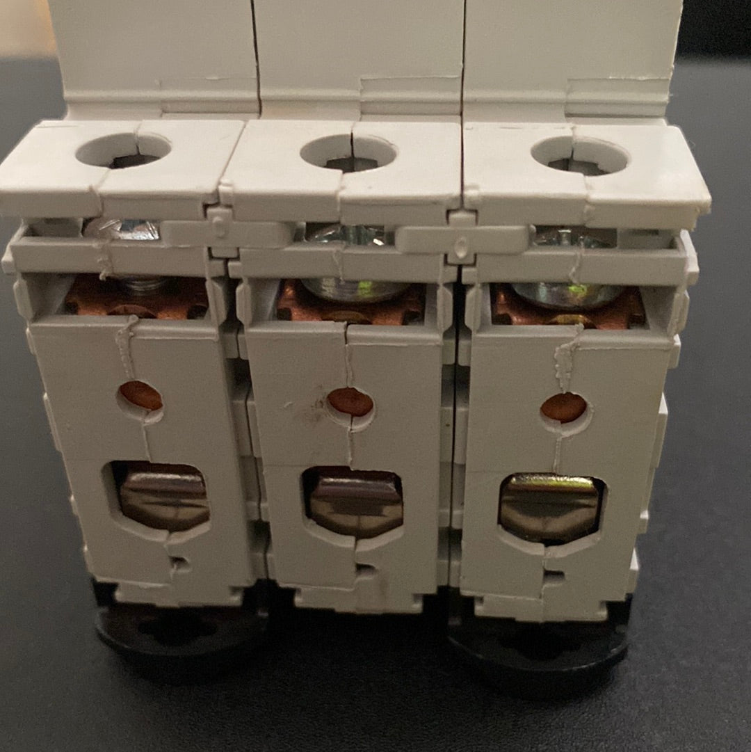 DTCB6302C Din-T 6 C2 Miniature Circuit Breaker 2A, 3 Pole C Curve